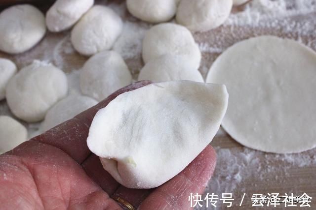 调白菜馅时，教您“3不放3多放”，饺子满嘴留香，鲜嫩还不出水