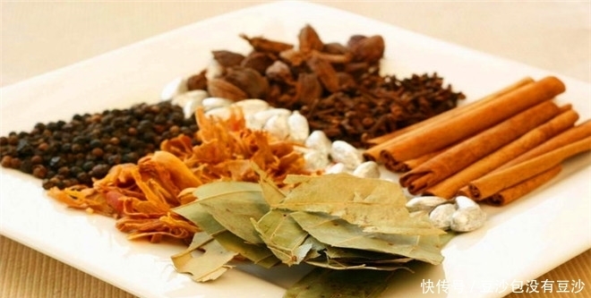 老中医：冬天晚上泡脚好处多，这样泡脚，祛湿效果翻倍！