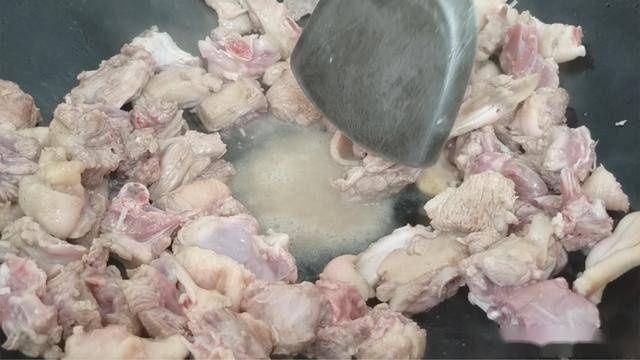 做好|客家人百吃不腻的黄皮鸭做法,关键一步做好,清香开胃没一点腥味