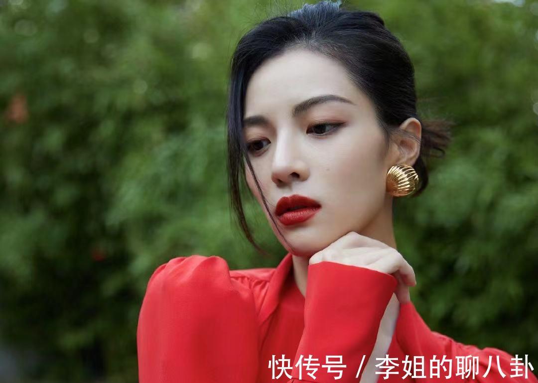 直发|普通女生脸上有3个特点,很适合微卷发,都不用去做发型了