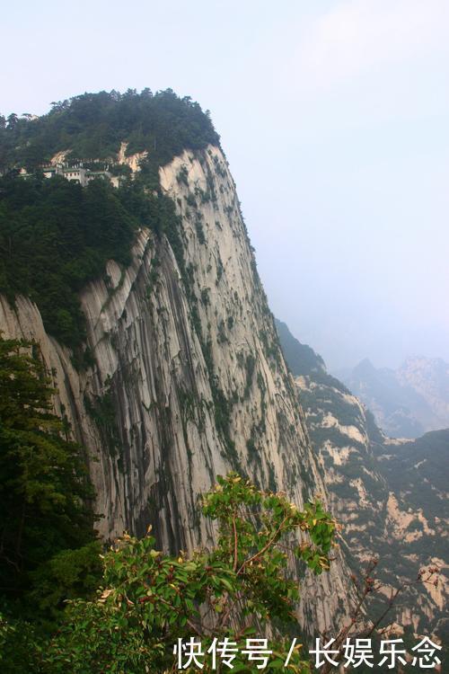 老年|德国明星挑战爬华山，走前开心cos夏亚，到顶后：爬华山是图啥