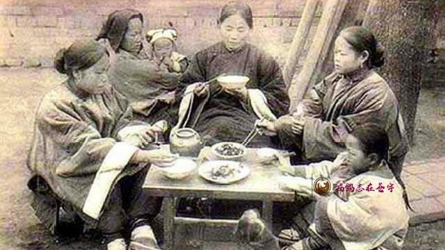 洋车|清末老照片,摊贩在街头叫卖糊口谋生,华衣女子去相馆坐洋车摆拍