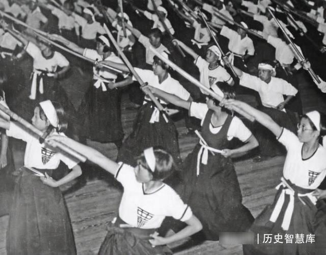 世界|原子弹落到广岛前，日本当地学生在干什么？结局让人难以接受