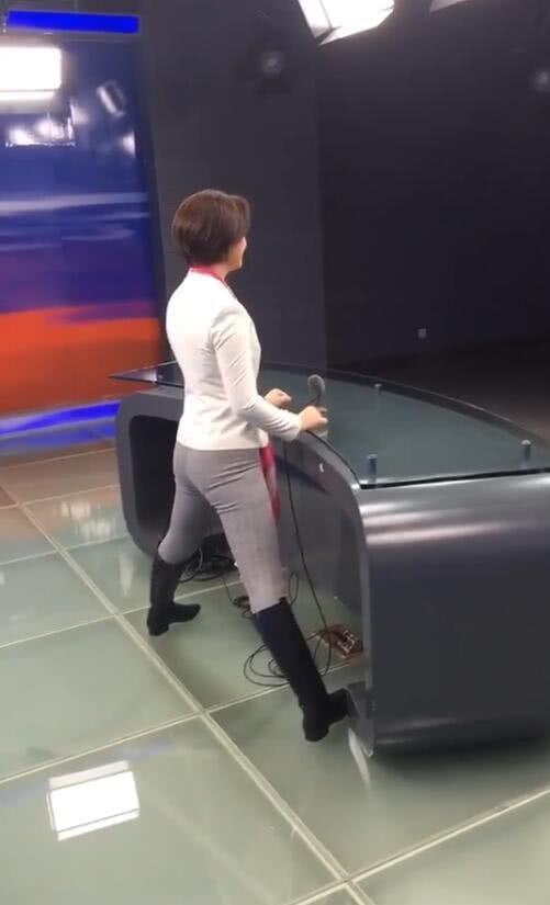 電視臺(tái)主持能有多不正經(jīng)看看這位女主持，網(wǎng)友你哪個(gè)臺(tái)的