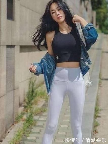 有气质|穿紧身打底裤的小姐姐年轻漂亮有气质,秀出完美身形