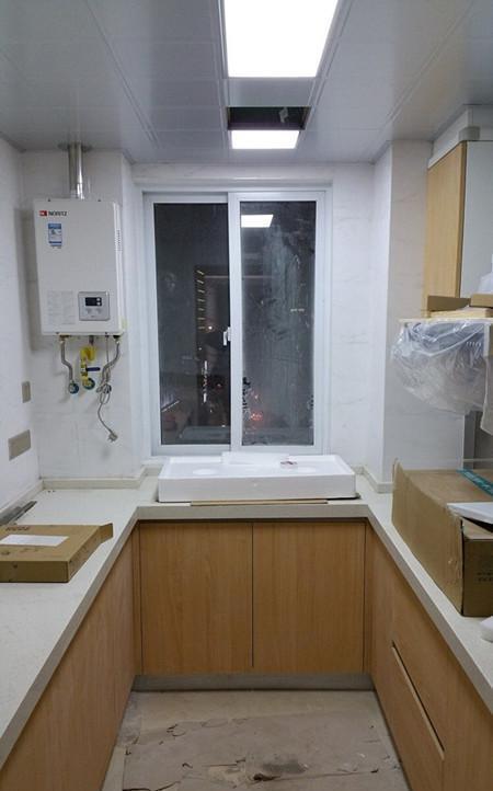 客餐厅|全屋定制的新房，进门就被玄关鞋柜迷住，搭配瓷砖上墙特别上档次