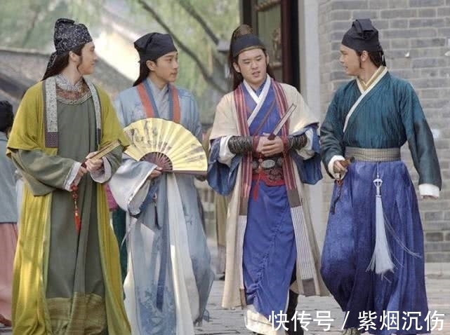 教书先生@厕所一上联“来人不蹲就站”,下联实在太精彩