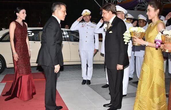 提帮功王子|泰王15岁王子在德国住别墅！20个佣人伺候，而老爸和20个妃子潇洒