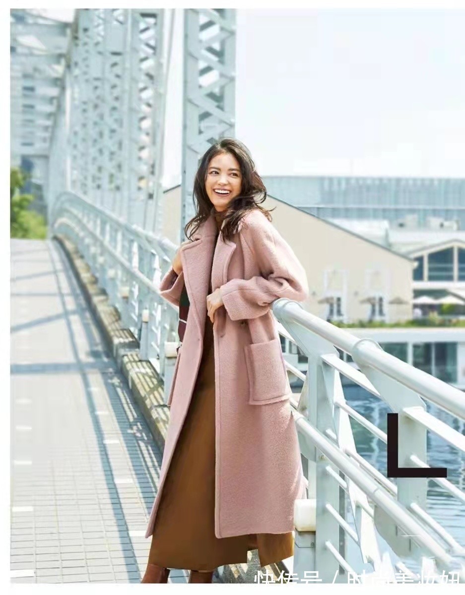 色彩 真正优雅的“中年女人”,冬季都喜欢穿大衣,显瘦高级又显气质