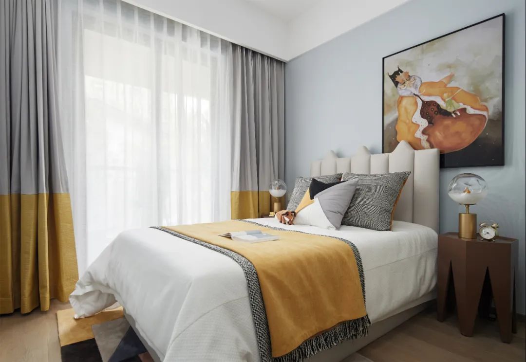 装饰画|115㎡现代轻奢,高级灰里的一抹橙,华丽高级很漂亮