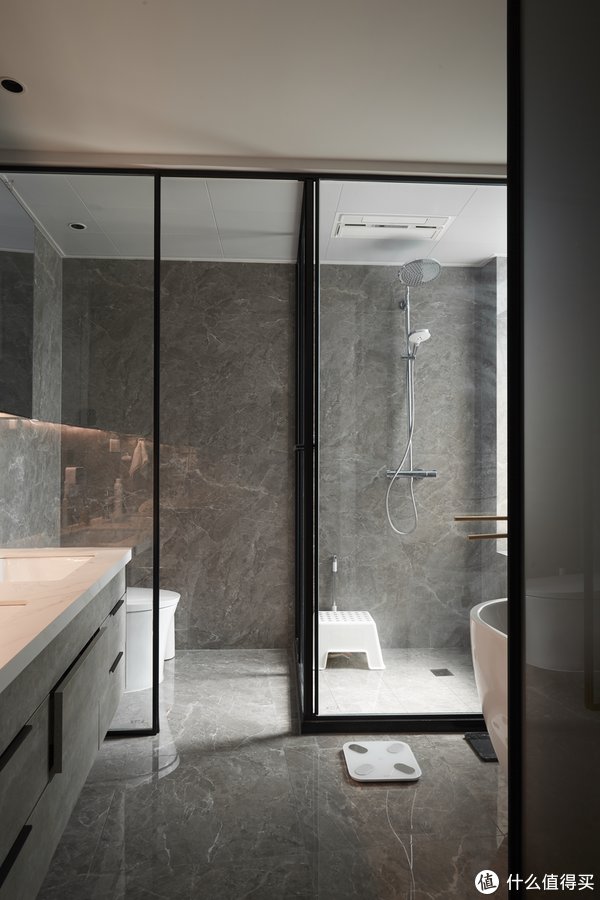 卫浴|绝！5口之家0杂物，只靠1扇门实现卫浴三分离