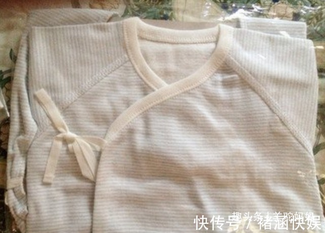衣服|你还在给新生儿穿“连体衣”父母别再犯傻,这衣服才让娃最舒服