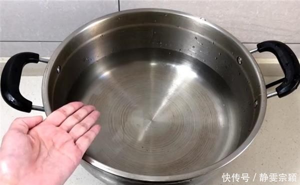 煮玉米不要清水下锅,多加2样东西,玉米更加香甜软糯,快学学