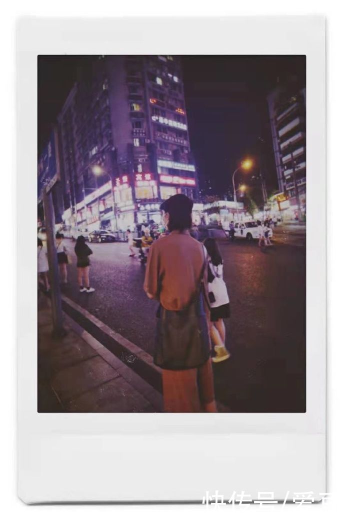 氛围感|210825 朱正廷发文将与重庆告别 夜游重庆氛围感拉满的随手拍公开