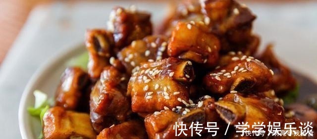 糖醋排骨先放糖，难怪不好吃，牢记2个技巧，色泽红亮酸甜美味！