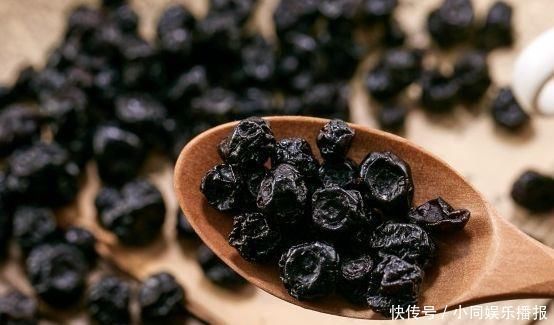 自由基|女性临睡前多吃1种小零食,视力清晰了,色斑不见了,肌肤更细白