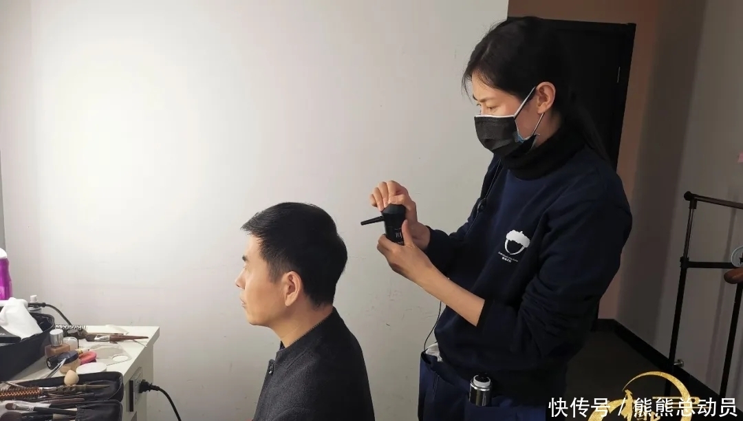 杨雨 带你一起看幕后,《中国诗词大会》点评嘉宾的化妆幕后团队