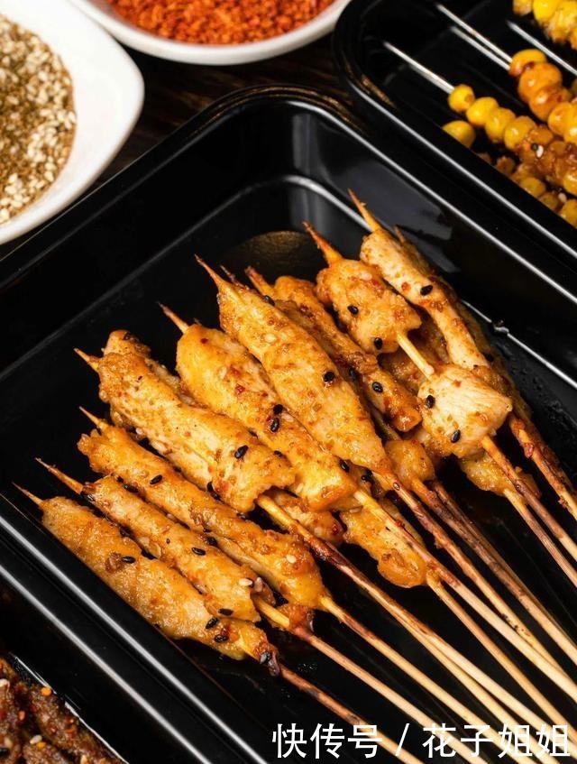 串串|暖暖的羊蝎子煲,还能快乐撸串!