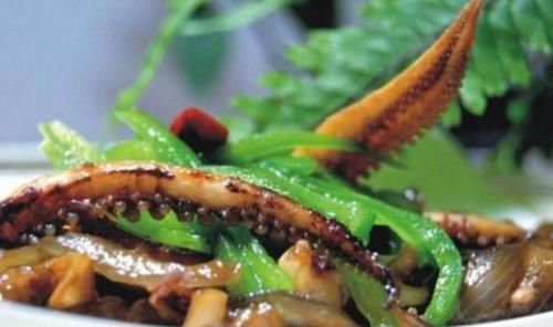 美食精选：葱香鱿鱼须，黄豆炖猪皮，剁椒肉碎鲜茄子，煎土豆饼的做法