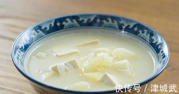 南方三口之家晚餐在朋友圈火了,朋友:不剩菜不浪费,拒绝精致穷