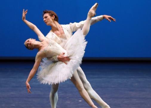 运动|不宜让孩子过早接触的4项运动,反而会影响发育,父母别操之过急