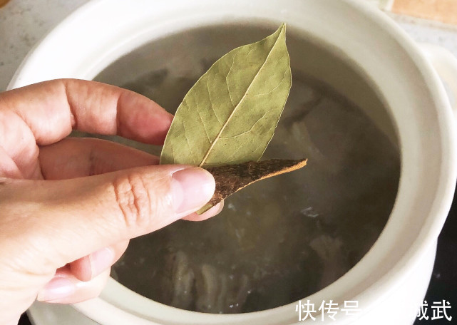 秋天最该吃这肉,比牛肉香,比排骨滋补,热乎乎炖一锅,吃美全家人