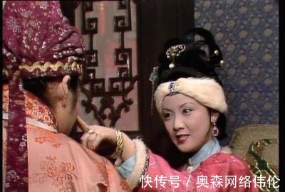 贾府|王熙凤在贾府活得并不轻松, 却在这三个男人这里得到了满足