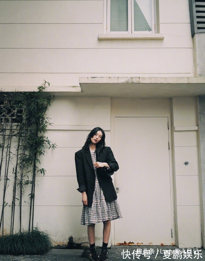 风格|刘雯的高级感不好学，针织衫、棉麻衬衣都能穿出超模既视感，服了