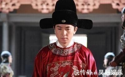 才子们@少女一上联:“午朝门外,排两班,文文武武”,乞丐一下联,绝了