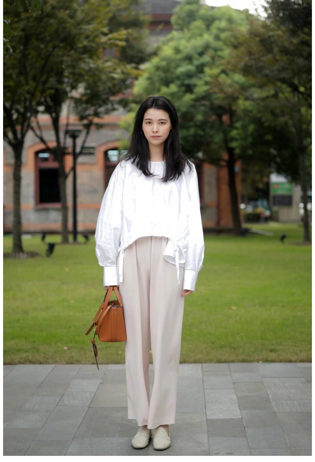 穿搭|鞋子不要瞎买，有这几双“拖鞋”就够了，舒适洋气又百搭，很实穿