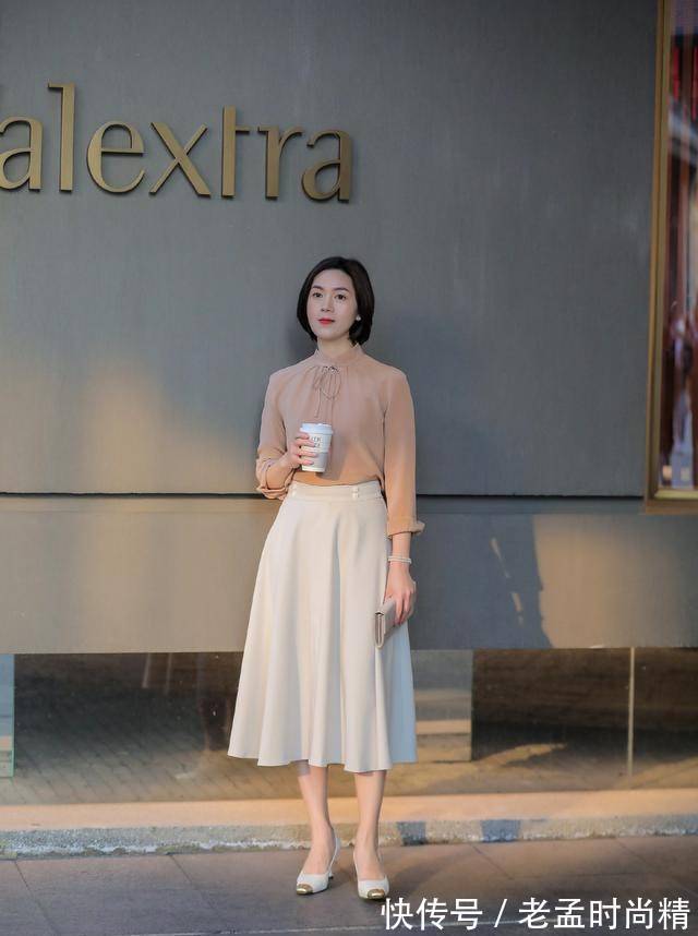 魅力 高跟鞋的魅力在于,搭配起来可优雅可甜心,一双长腿尽显身材比例