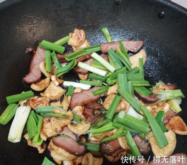 萝卜干炒腊肉,香辣咸香,开胃下饭
