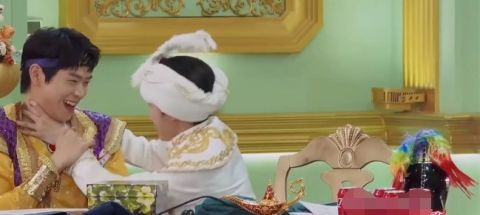 奇異劇本鯊|魏大勛套路王源被反客為主，暖男王源還幫NPC要女生電話