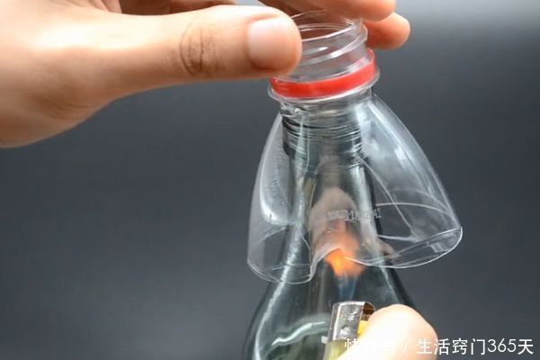 把塑料瓶粘在玻璃瓶上，解决了困扰大家的一个大难题，实用又省钱