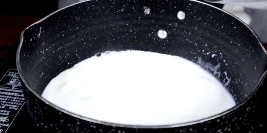 白糖|不用烤箱、不用奶油，教你做入口即化的慕斯蛋糕，一看就会超简单