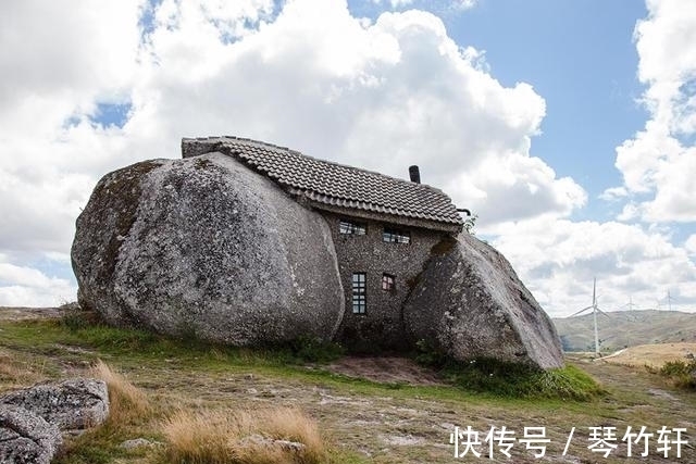 房子$世上最疯狂的房子：建在两块巨石夹缝中没水没电，能住人吗？