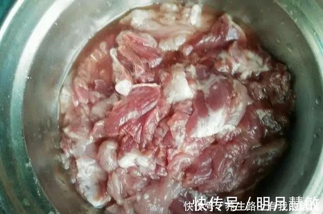 无论炒什么肉,谨记这4个小技巧,炒出来的肉,又嫩又入味!