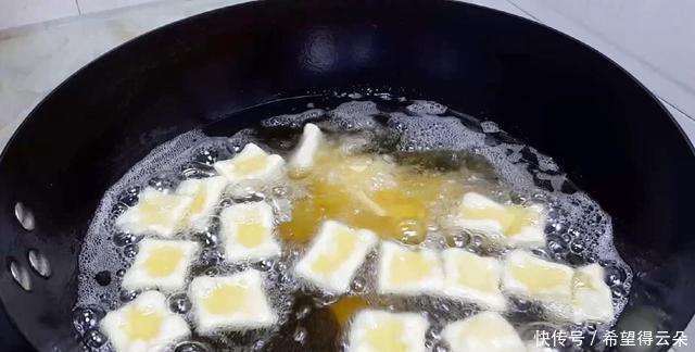 小零食|面粉这样做太神奇了,加3个鸡蛋,个个焦脆香甜,一口一个真过瘾