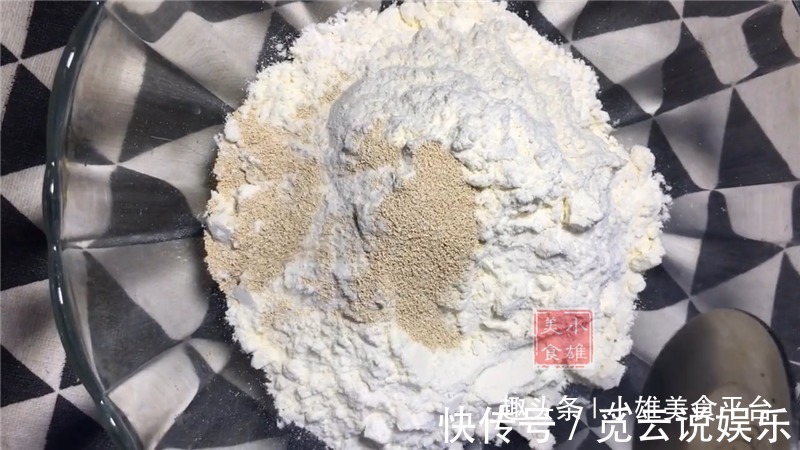 面粉别只会蒸馒头,只需搅一搅,早餐吃美容养颜