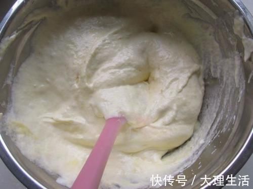 戚风蛋糕这样做，只要3步就做好，不萎缩细腻好吃似云朵，1学就会
