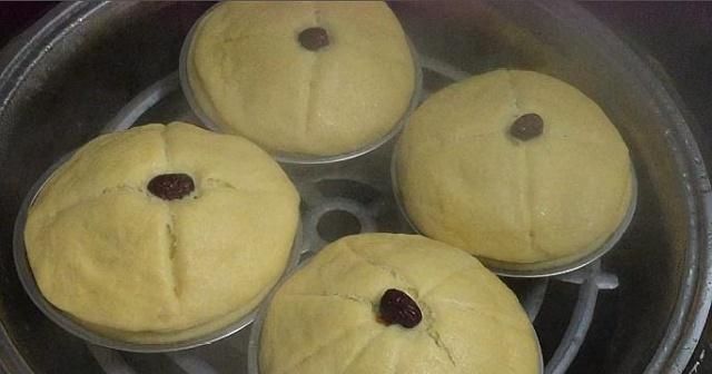 喜欢吃玉米面的一定要收藏,这样做比面包还暄软香甜,比馒头简单