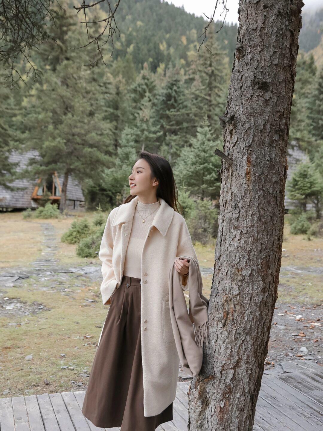 卫衣|秋冬卫衣怎么选?脏橘色字母卫衣,穿上身减龄又时髦!