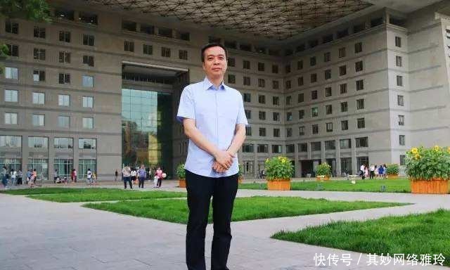 康震|康震,中国诗词大会的嘉宾评委,有人说他是徒有其表,你怎么看?