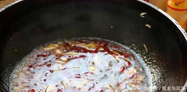 莴笋教你这样吃，一次腌5斤不坏，脆爽开胃，比凉拌黄瓜还好吃！