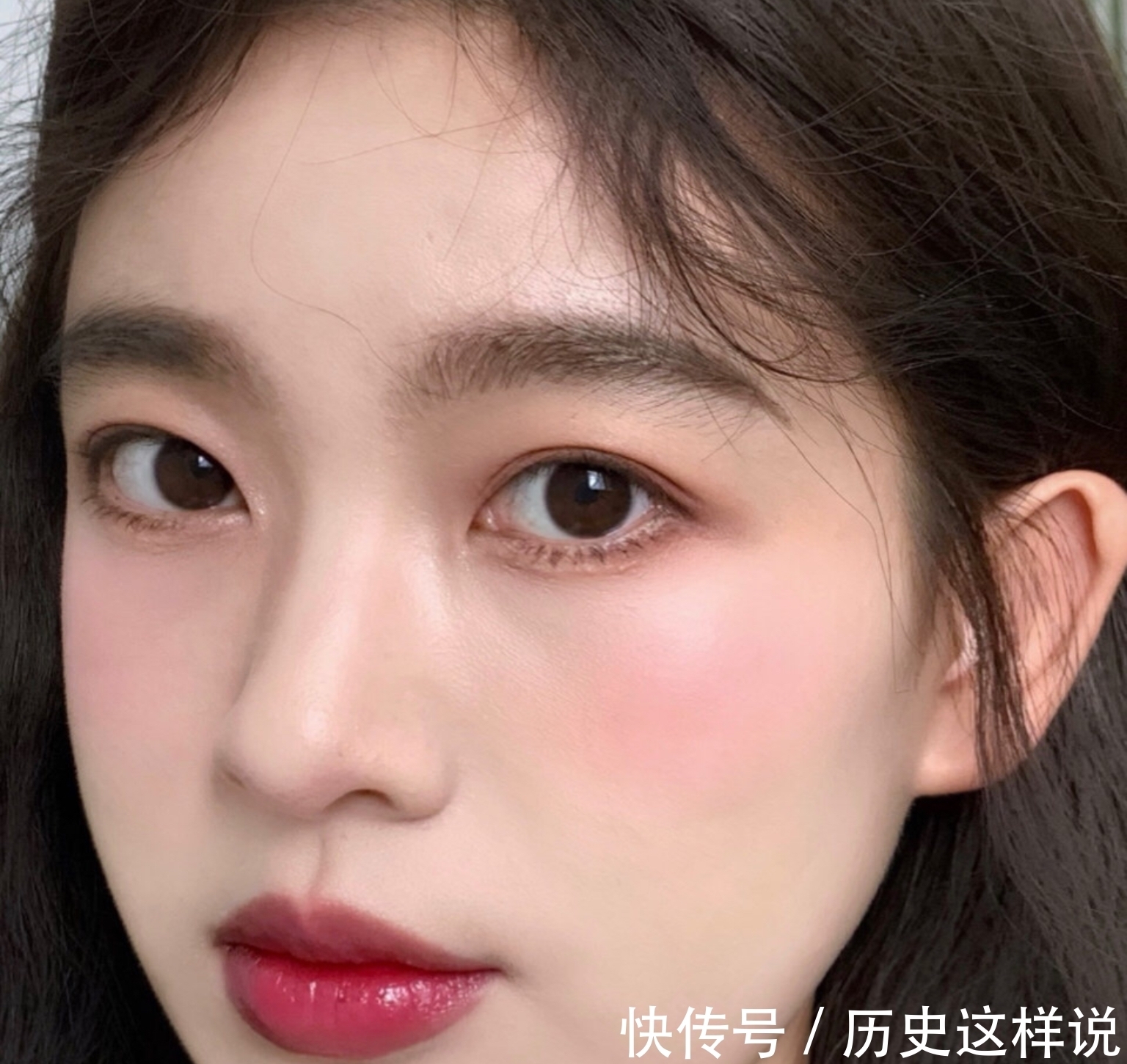 小姐姐 常见的女性护肤误区:不更换护肤品,面膜使用频繁,很是伤皮肤!