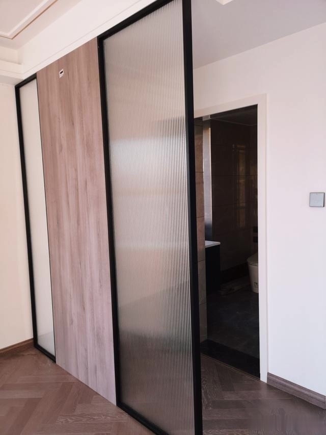 屋主|越来越多人这样装修,电视墙很实用,看她家,还没家具就很漂亮