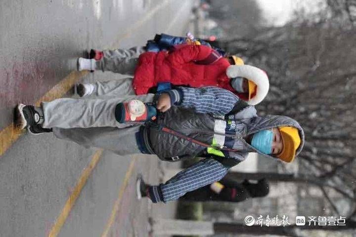 神兽归笼！济南中小学风雪中迎开学