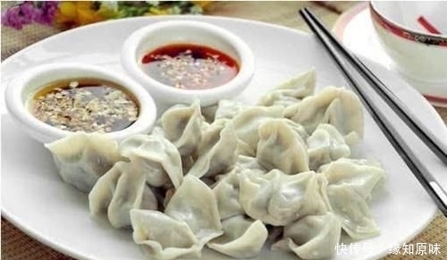 不粘锅|煮饺子时清水里加两物,饺子不破皮、不粘锅、Q弹每家厨房都有