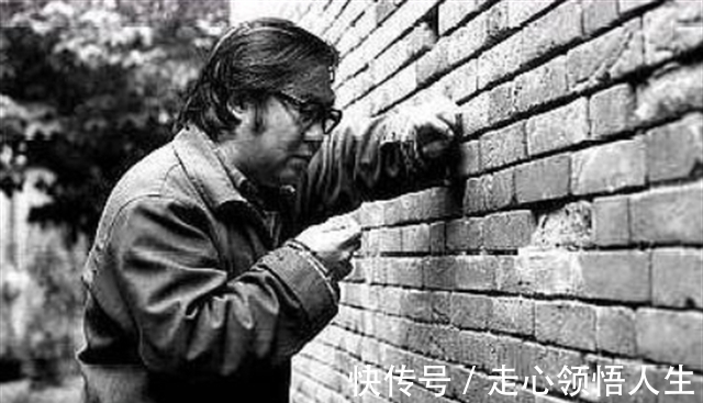 作家&作家路遥墓地:病危时妻子执意离婚,坟冢后侧13个字令人感动不已