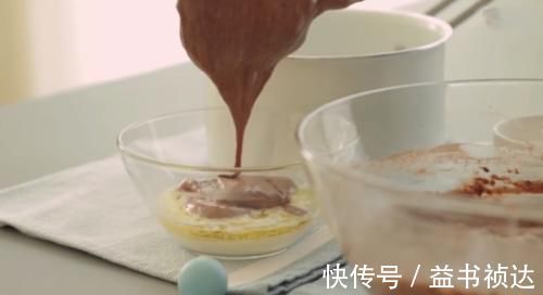 巧克力糯米糍，浓郁巧克力酱包裹软弹糯米糍，香甜可口